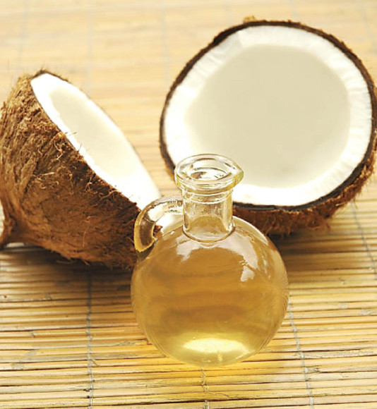 Além de benefícios à pele e cabelos, o óleo de coco agora também faz bem aos dentes