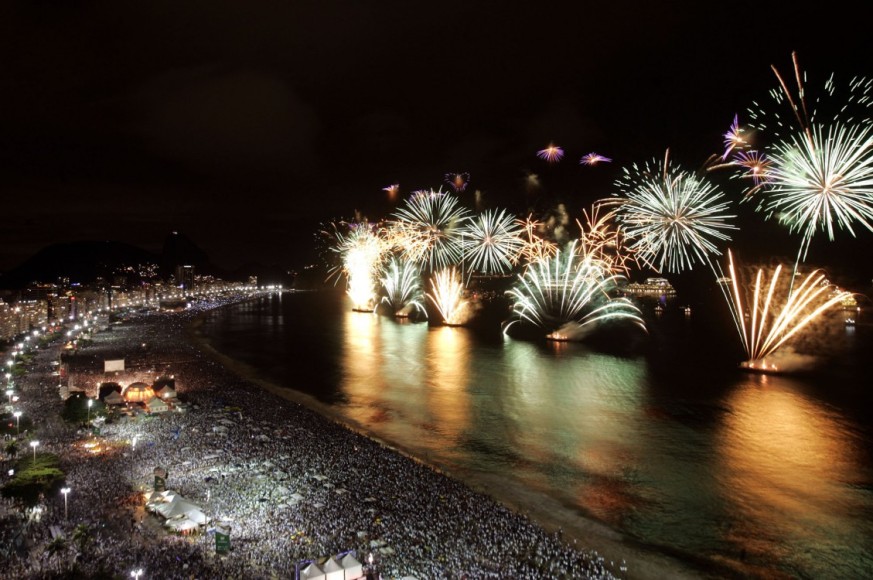 Featured image of post Imagens De Reveillon Na Praia : O complexo music park, em jurerê internacional, reúne mais de 5 mil pessoas na sua festa, com ambientes distintos para cada estilo.